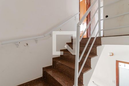 Escadas de casa à venda com 3 quartos, 200m² em Jardim Patente Novo, São Paulo