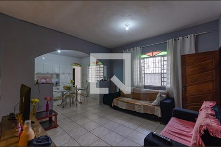 Sala de casa à venda com 3 quartos, 360m² em Rio Branco, Belo Horizonte