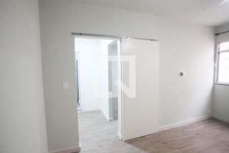 Quarto 1 de apartamento para alugar com 2 quartos, 61m² em Taquara, Rio de Janeiro