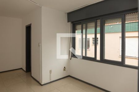 Sala/Quarto de kitnet/studio à venda com 1 quarto, 29m² em São Sebastião, Porto Alegre