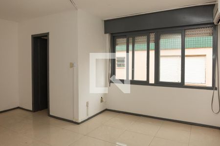 Sala/Quarto de kitnet/studio à venda com 1 quarto, 29m² em São Sebastião, Porto Alegre