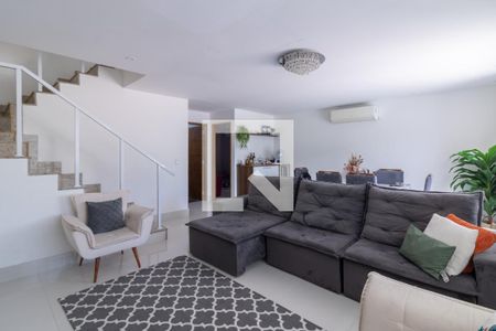 Sala de casa de condomínio para alugar com 4 quartos, 350m² em Vargem Pequena, Rio de Janeiro