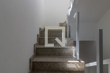 Escada de casa de condomínio para alugar com 4 quartos, 350m² em Vargem Pequena, Rio de Janeiro
