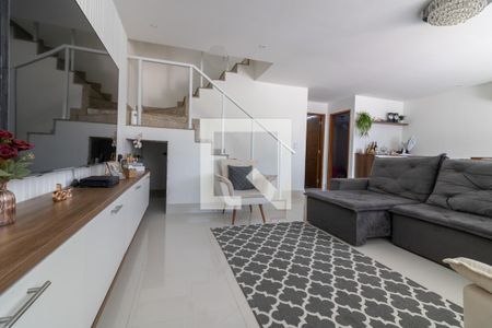 Sala de casa de condomínio à venda com 4 quartos, 330m² em Vargem Pequena, Rio de Janeiro