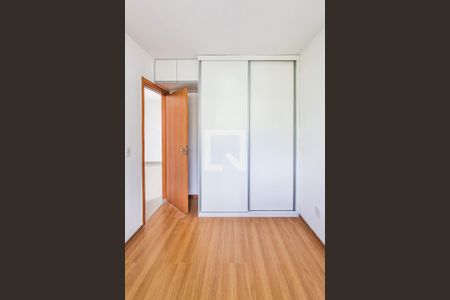 Quarto 1 de apartamento para alugar com 2 quartos, 48m² em Planalto, Belo Horizonte