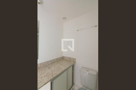 Banheiro de apartamento para alugar com 1 quarto, 27m² em Partenon, Porto Alegre