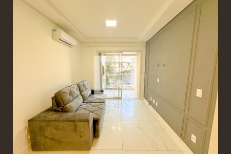 Sala  de apartamento para alugar com 2 quartos, 122m² em Canasvieiras, Florianópolis