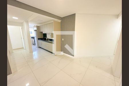 Sala  de apartamento para alugar com 2 quartos, 122m² em Canasvieiras, Florianópolis