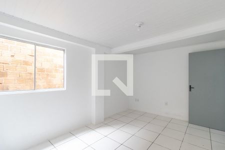 Quarto de casa para alugar com 2 quartos, 110m² em Guajuviras, Canoas