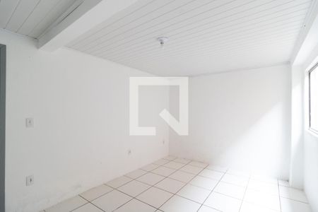 Quarto de casa para alugar com 2 quartos, 110m² em Guajuviras, Canoas