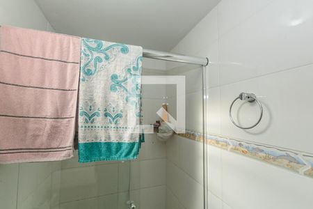 Banheiro de apartamento à venda com 2 quartos, 40m² em Rubem Berta, Porto Alegre