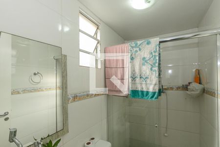 Banheiro de apartamento à venda com 2 quartos, 40m² em Rubem Berta, Porto Alegre