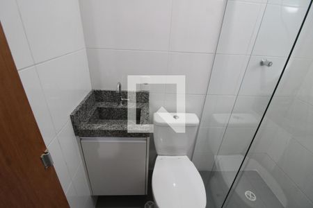 Banheiro de casa para alugar com 1 quarto, 27m² em Jardim Vila Formosa, São Paulo