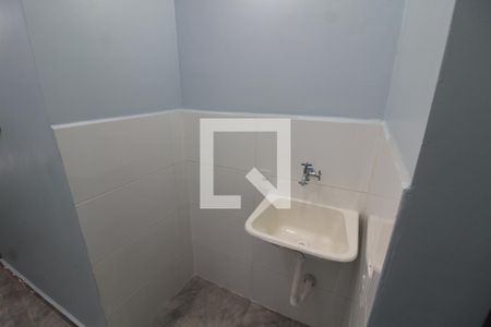Banheiro de casa para alugar com 1 quarto, 27m² em Jardim Vila Formosa, São Paulo