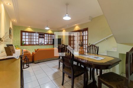 Sala de casa à venda com 3 quartos, 253m² em Vila Arapuã, São Paulo