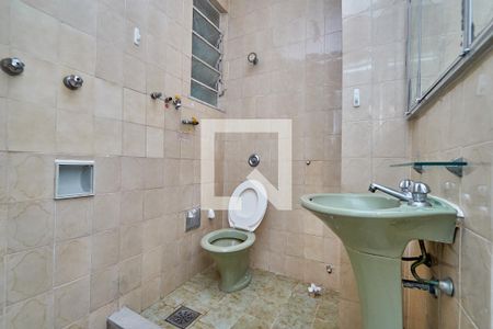 Banheiro de kitnet/studio para alugar com 1 quarto, 24m² em Tijuca, Rio de Janeiro