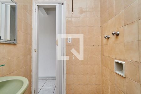Banheiro de kitnet/studio para alugar com 1 quarto, 24m² em Tijuca, Rio de Janeiro