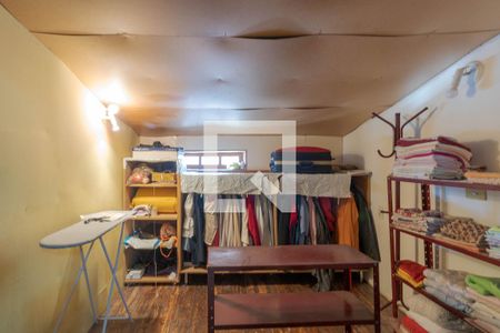 Corredor - Closet de casa à venda com 3 quartos, 200m² em Jardim Carvalho, Porto Alegre