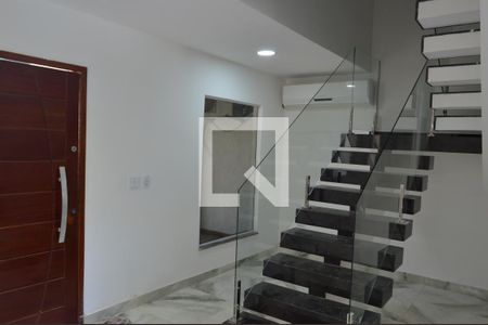 Sala de casa de condomínio à venda com 3 quartos, 300m² em Taquara, Rio de Janeiro