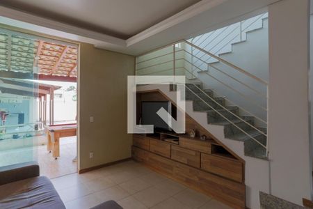 Sala 2 de casa à venda com 3 quartos, 245m² em Santa Cruz, Belo Horizonte