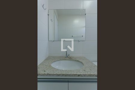 Banheiro  de apartamento para alugar com 2 quartos, 54m² em Liberdade, Belo Horizonte