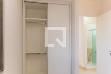 Quarto 1 - Armários de apartamento para alugar com 2 quartos, 57m² em Jardim São Vicente, Campinas