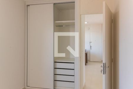 Quarto 1 - Armários de apartamento para alugar com 2 quartos, 57m² em Jardim São Vicente, Campinas