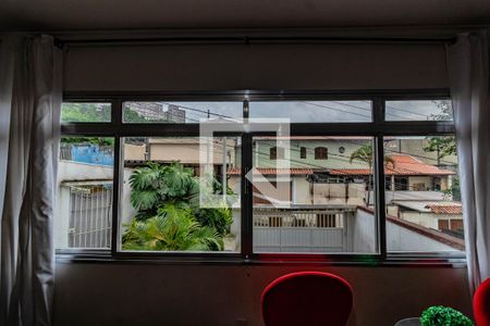Vista de casa à venda com 3 quartos, 204m² em Vila Fachini, São Paulo
