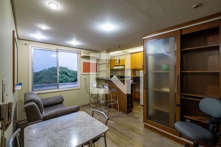 Sala de apartamento à venda com 1 quarto, 51m² em Centro Histórico, Porto Alegre