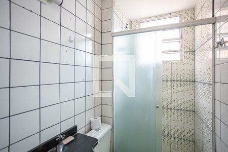 Banheiro de apartamento para alugar com 2 quartos, 67m² em Piratininga, Osasco