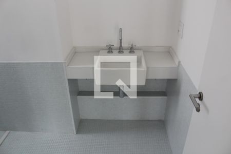 Banheiro de apartamento à venda com 1 quarto, 69m² em Vila Nova Conceição, São Paulo