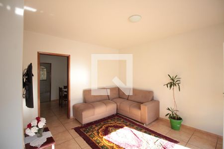 Sala de casa à venda com 3 quartos, 204m² em Jaqueline, Belo Horizonte
