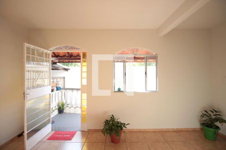 Sala de casa à venda com 3 quartos, 204m² em Jaqueline, Belo Horizonte