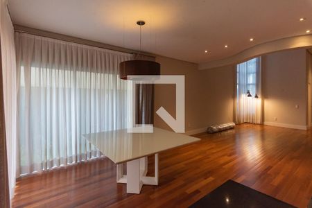 Sala de casa de condomínio para alugar com 5 quartos, 290m² em Swiss Park, Campinas