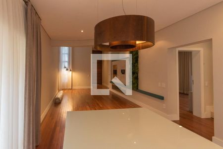 Sala de casa de condomínio para alugar com 5 quartos, 290m² em Swiss Park, Campinas