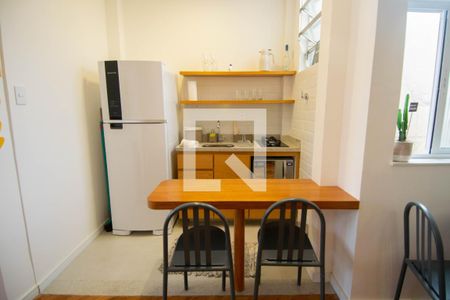 Cozinha de apartamento para alugar com 1 quarto, 50m² em Copacabana, Rio de Janeiro