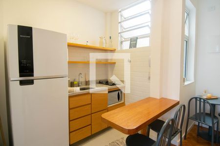 Cozinha de apartamento para alugar com 1 quarto, 50m² em Copacabana, Rio de Janeiro