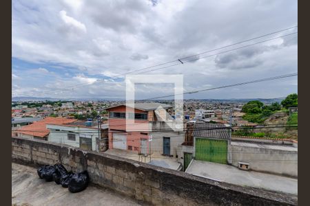 Vista  de casa à venda com 3 quartos, 150m² em Mantiqueira, Belo Horizonte