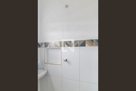 Banheiro de kitnet/studio para alugar com 1 quarto, 40m² em Vila Mazzei, Santo André