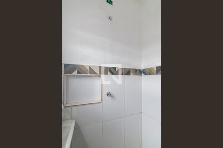 Banheiro de kitnet/studio para alugar com 1 quarto, 40m² em Vila Mazzei, Santo André