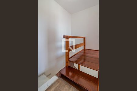 Apartamento para alugar com 115m², 3 quartos e 1 vaga Apartamento para alugar com 115m², 3 quartos e 1 vagaEscada