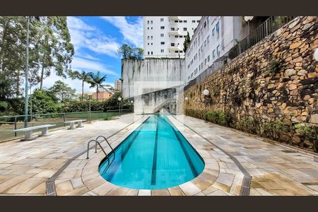 Apartamento para alugar com 300m², 3 quartos e 4 vagas Apartamento para alugar com 300m², 3 quartos e 4 vagasÁrea comum - Piscina
