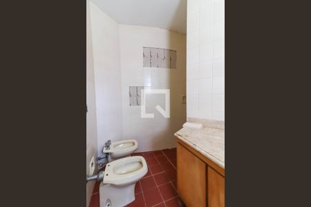 Apartamento para alugar com 300m², 3 quartos e 4 vagas Apartamento para alugar com 300m², 3 quartos e 4 vagasBanheiro da Suíte 1