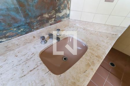 Apartamento para alugar com 300m², 3 quartos e 4 vagas Apartamento para alugar com 300m², 3 quartos e 4 vagasBanheiro da Suíte 2