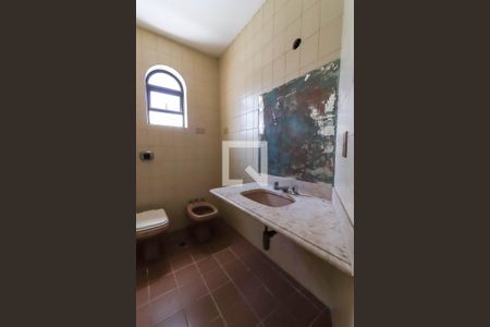 Apartamento para alugar com 300m², 3 quartos e 4 vagas Apartamento para alugar com 300m², 3 quartos e 4 vagasBanheiro da Suíte 2