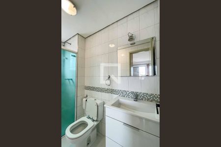 Banheiro de apartamento para alugar com 2 quartos, 59m² em Santa Teresinha, São Paulo