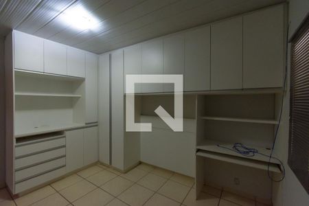 Quarto 1 de casa para alugar com 2 quartos, 100m² em Setor Coimbra, Goiânia
