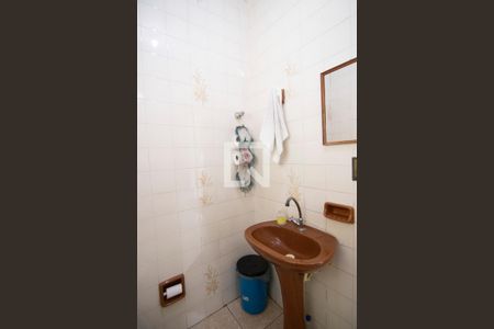 Casa à venda com 220m², 3 quartos e 5 vagas Casa à venda com 220m², 3 quartos e 5 vagasBanheiro 1