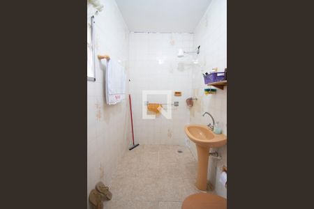 Casa à venda com 220m², 3 quartos e 5 vagas Casa à venda com 220m², 3 quartos e 5 vagasBanheiro 2