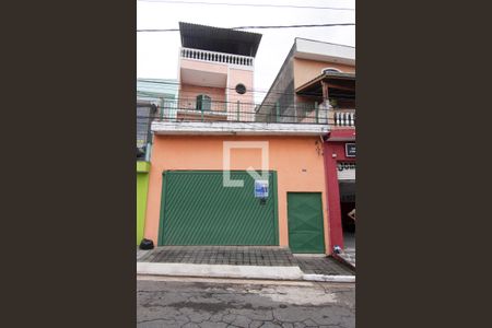 Casa à venda com 220m², 3 quartos e 5 vagas Casa à venda com 220m², 3 quartos e 5 vagasFachada